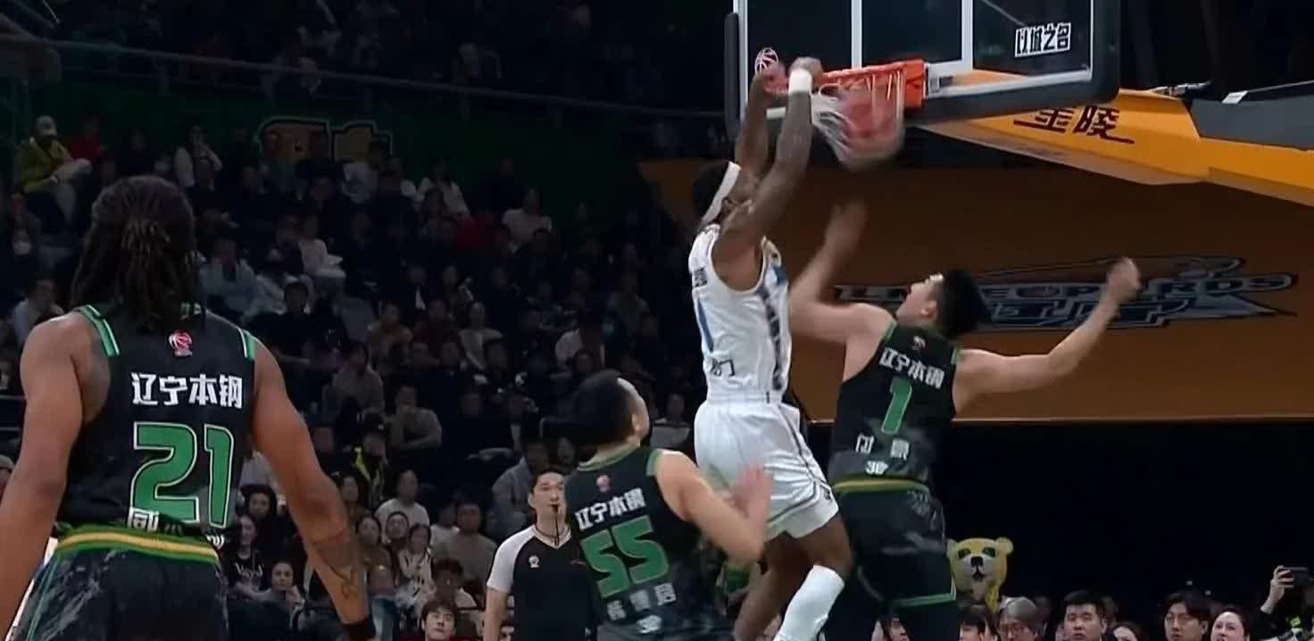 76人队防守崩盘，惨遭对手狂轰猛炸，最大本站有些到了.的简单介绍